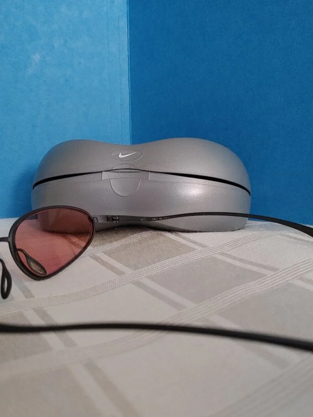 Vintage NIKE Oval Lenses & Black Metal Frames with NIKE Case